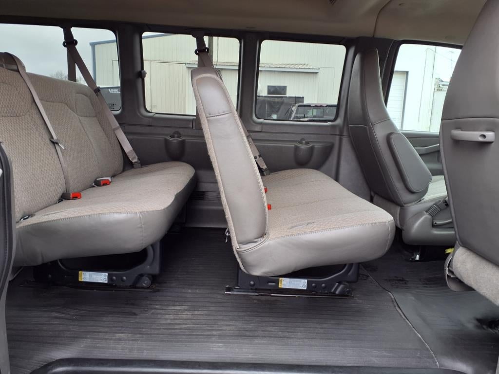 2023 Chevrolet Express Passenger 3500 1LS