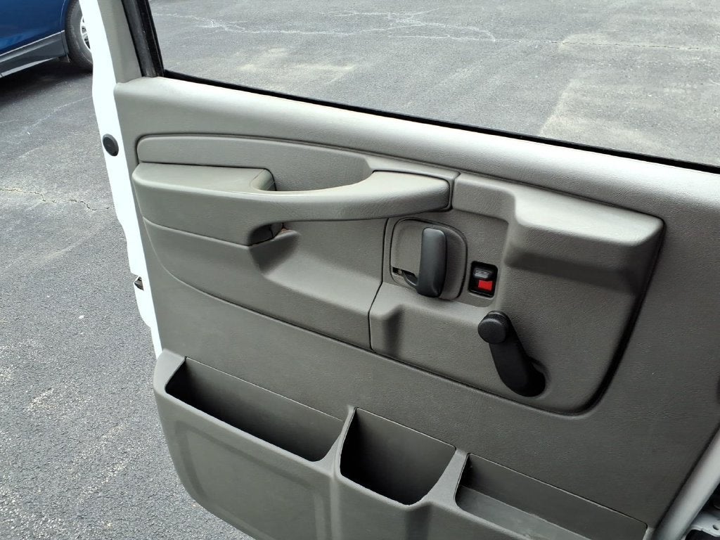 2014 Chevrolet Express Cutaway 3500 3500 VAN 139"