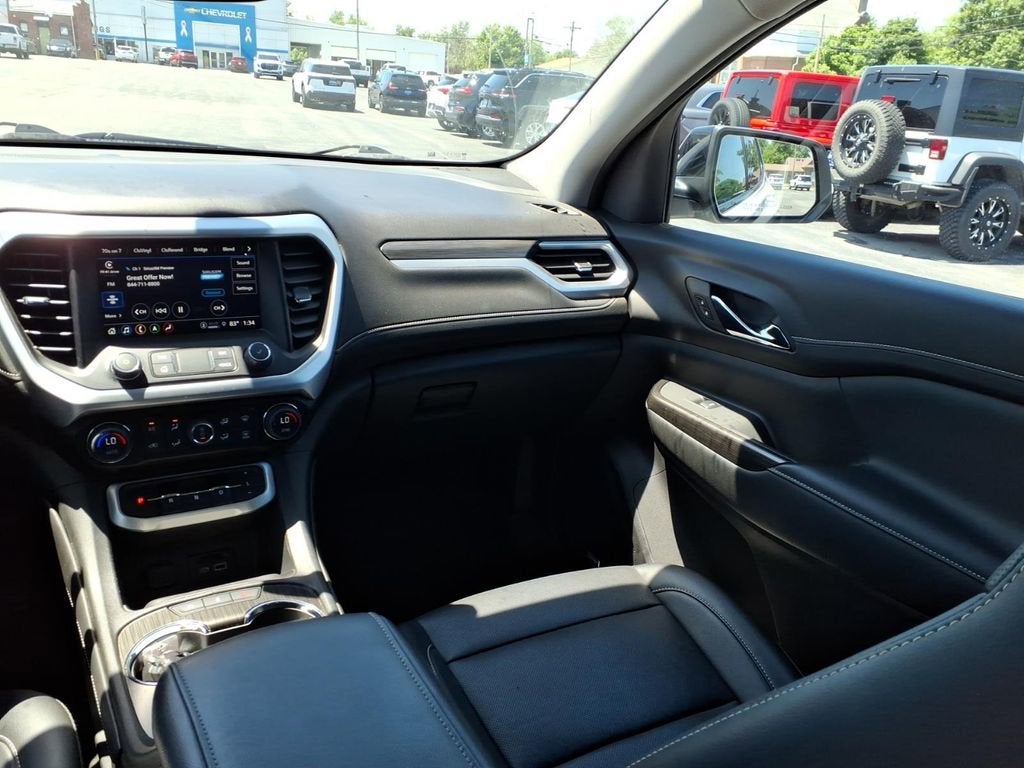 2023 GMC Acadia SLT