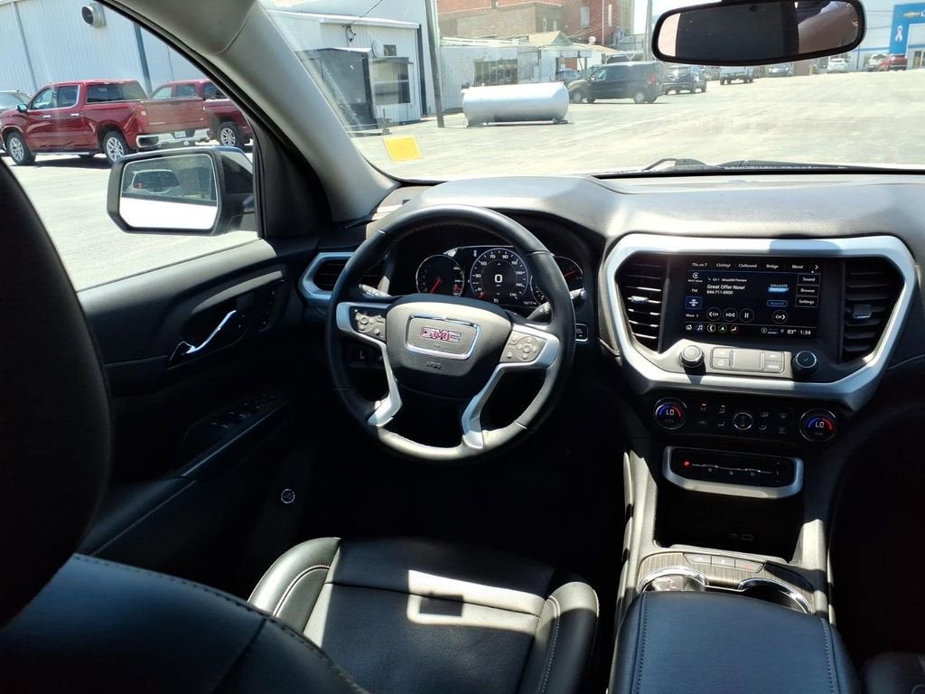 2023 GMC Acadia SLT