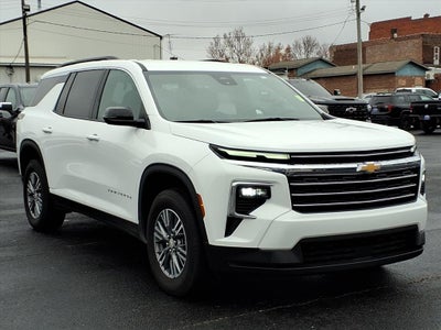 2025 Chevrolet Traverse LT