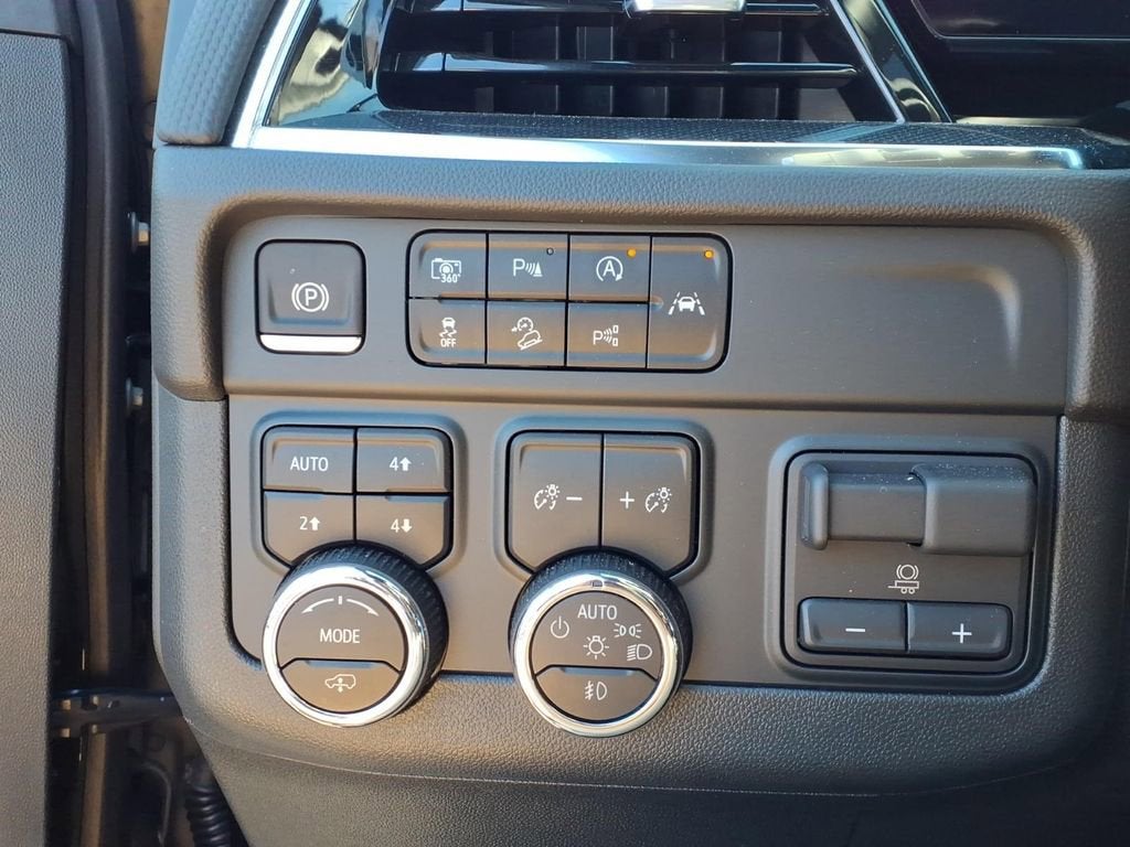 2025 Chevrolet Suburban RST