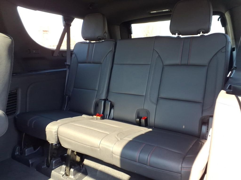 2025 Chevrolet Suburban RST