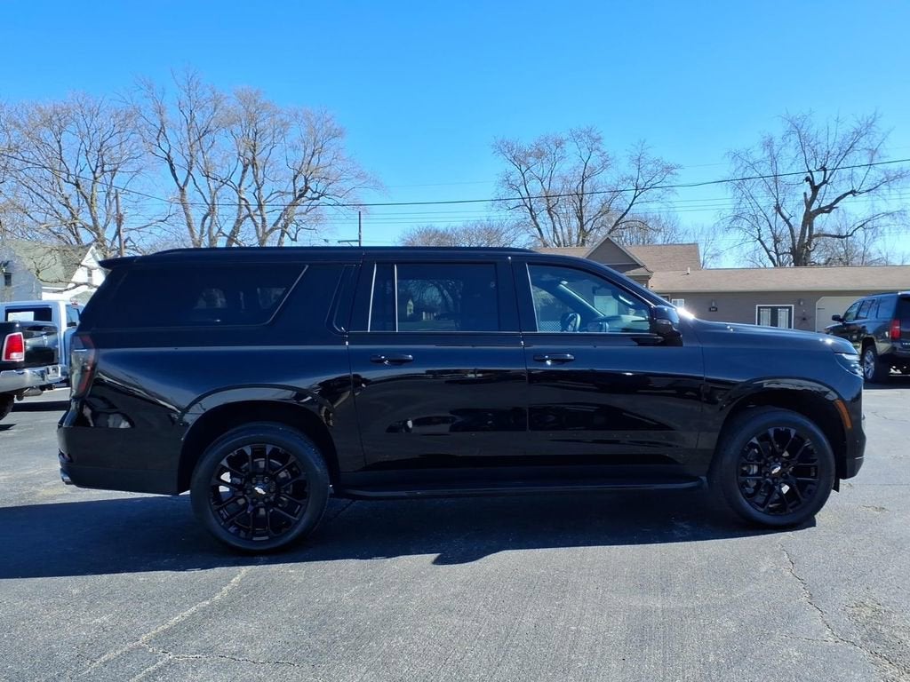 2025 Chevrolet Suburban RST