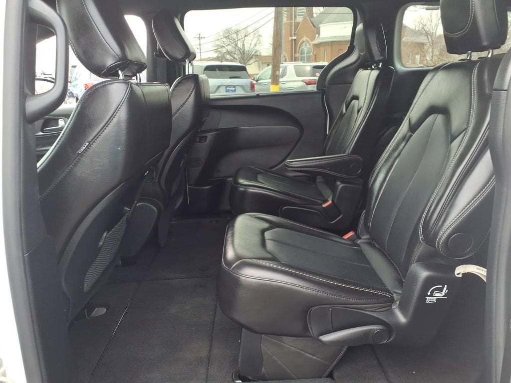 2025 Chrysler Pacifica Select