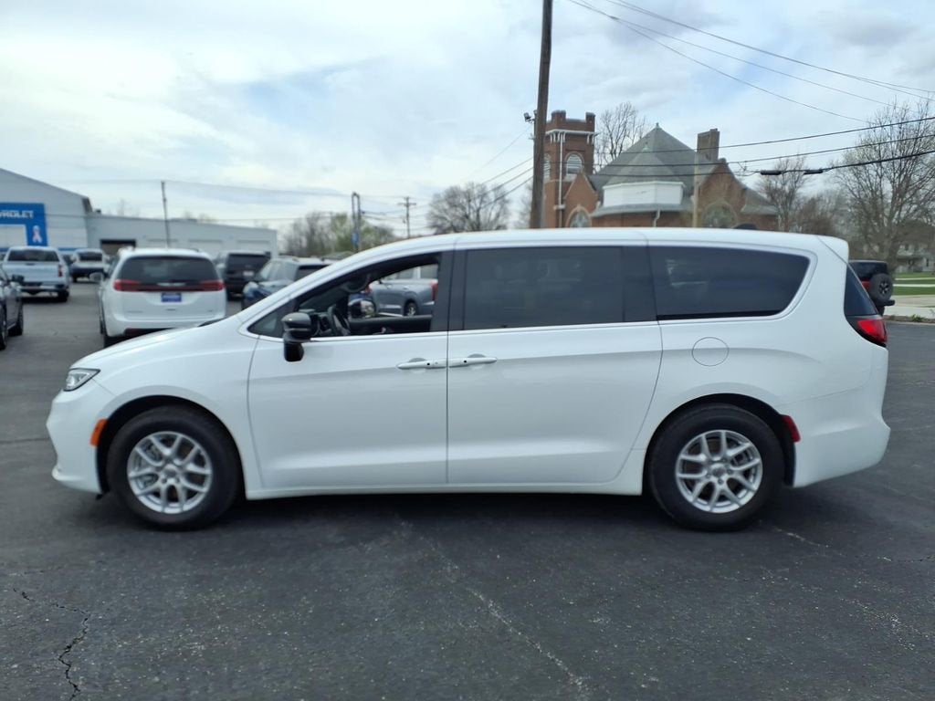 2025 Chrysler Pacifica Select